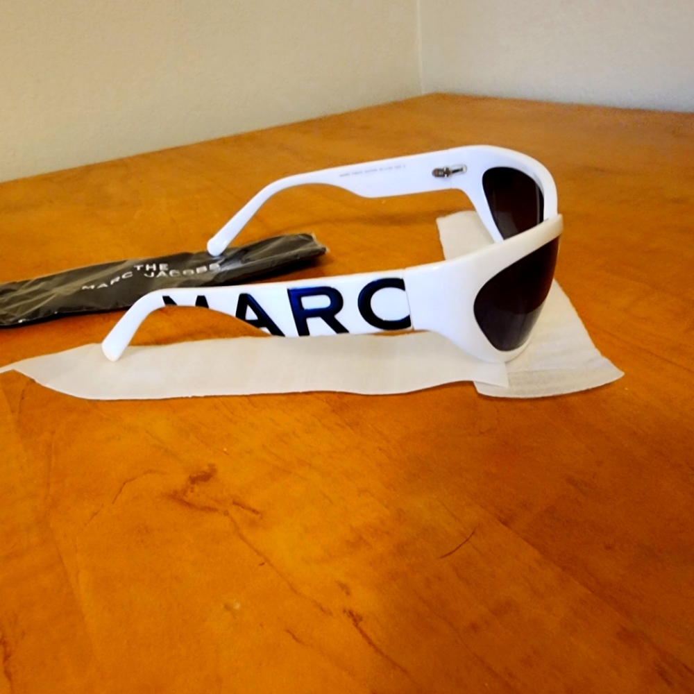 Marc Jacobs White Wrap Sunglasses with Black Logo and Dark Lenses